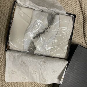Size 10 YRU Qozmo HI WHITE shoes
